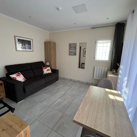 Appartement Au Calme Dans Un Espace Arbore Tourrettes-sur-Loup Exteriör bild