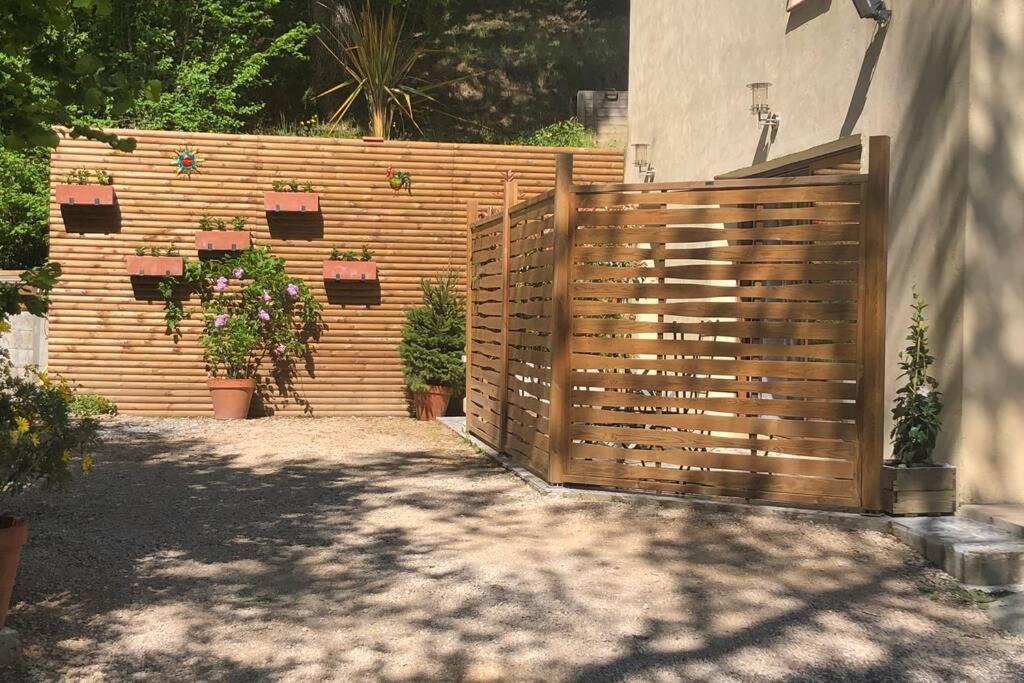 Appartement Au Calme Dans Un Espace Arbore Tourrettes-sur-Loup Exteriör bild